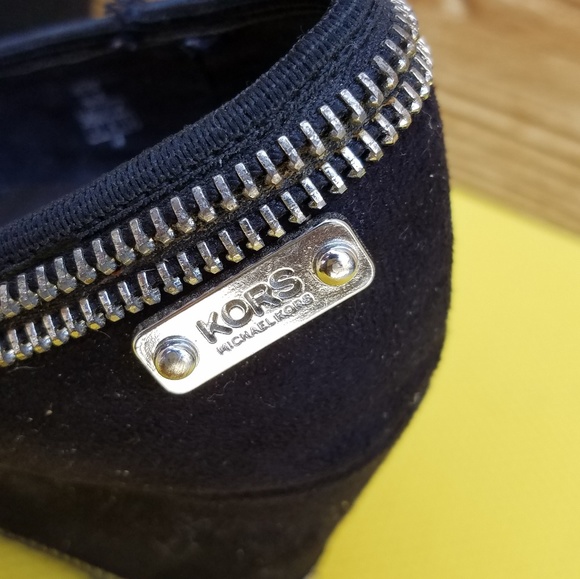 Shoe - Picture 2 of 6